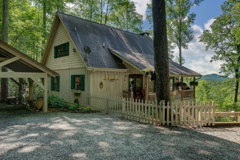 Cashiers Homes for Sale, Lake Toxaway, Highlands, Glenville Realtor